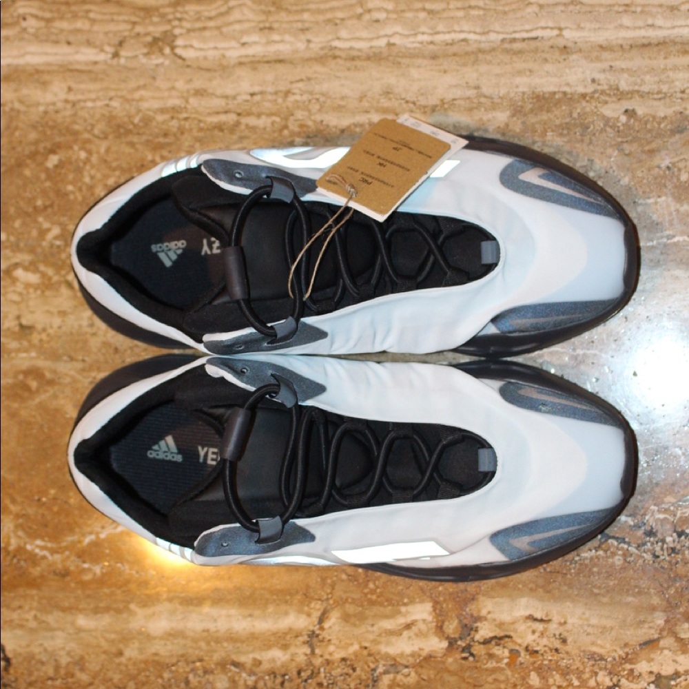 Yeezy’s - Picture 4 of 6
